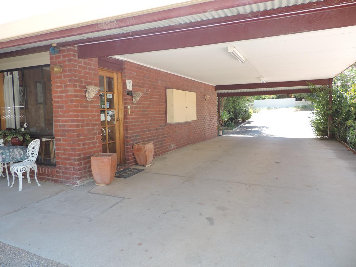 Tooleybuc Country Roads Motor Inn Exterior photo